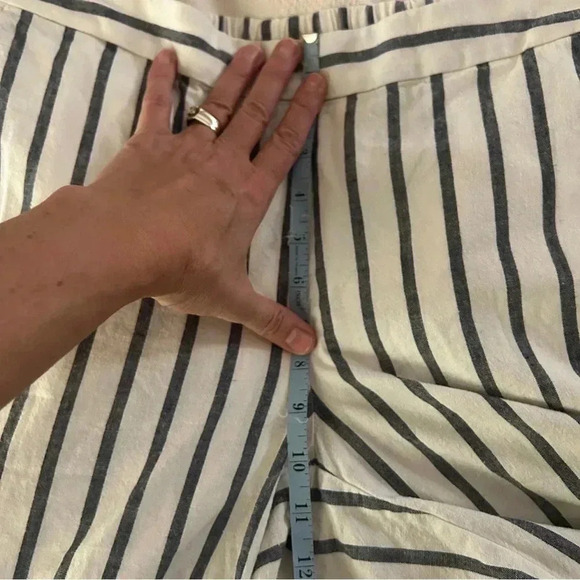 EUC Foxcroft NYC wide leg crop white & navy linen cotton blend pant.Fit like 10 - Picture 3 of 9